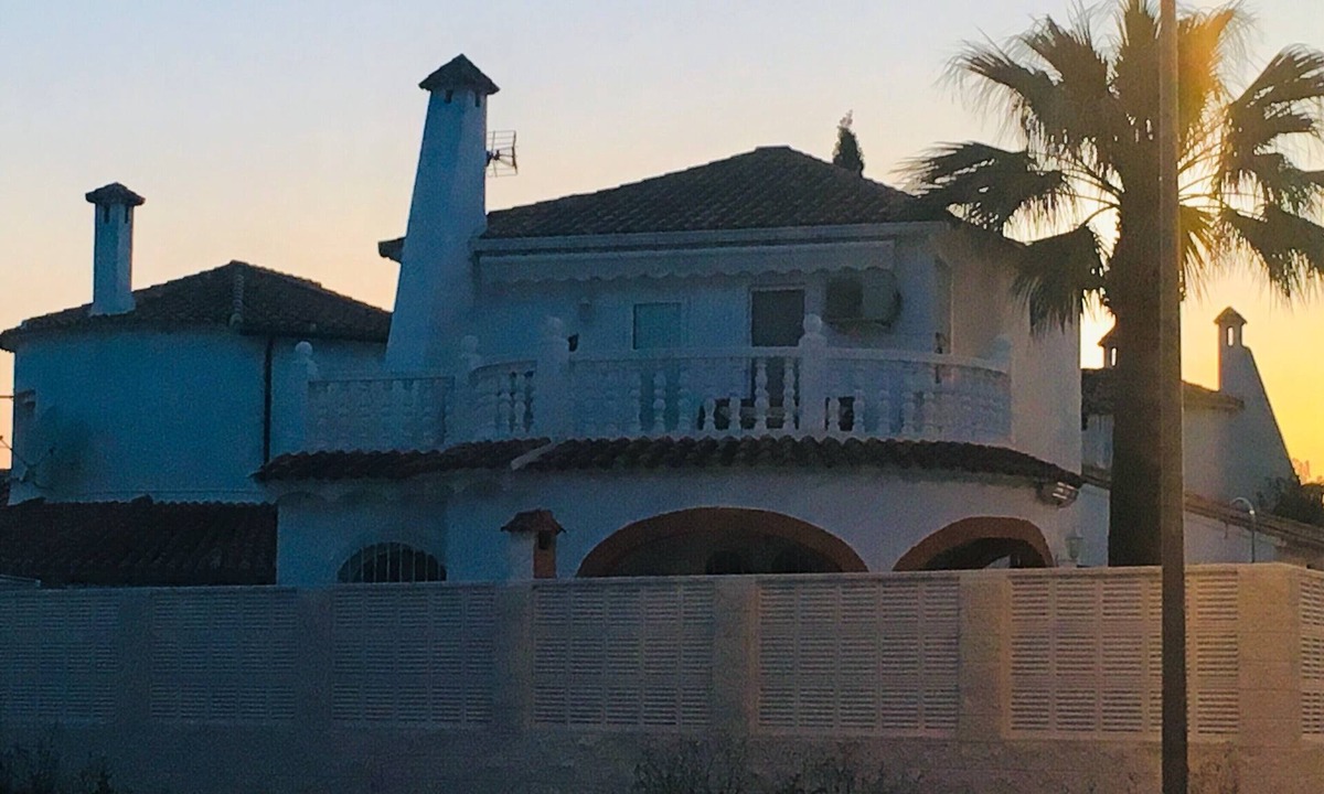 Oliva Ski Chalet | Front To The Sea Rosales. Luxurious Villa with aa, wifi and pool