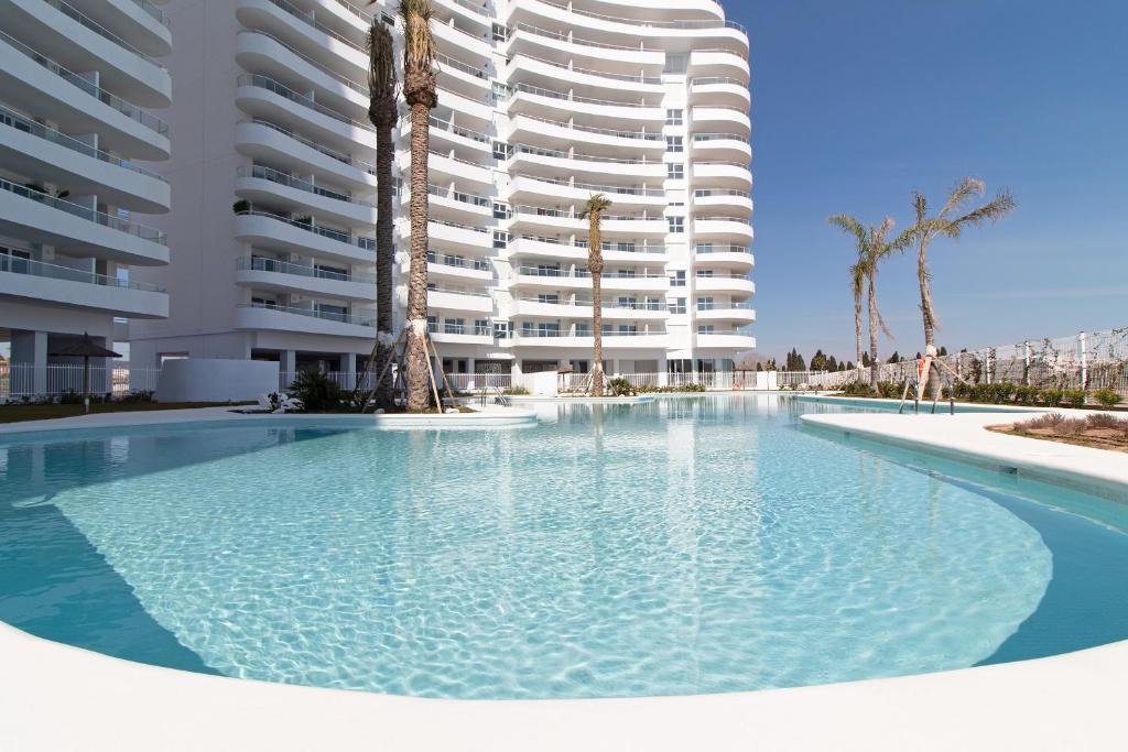 Canet de Berenguer Apartment | Global Properties, Apartamento con terraza, vistas al mar y a la piscina