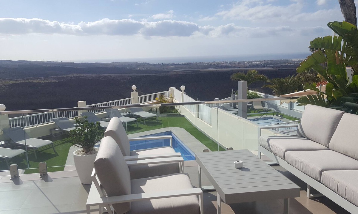 Montana la Data House | Holiday House with Sea View and Private Pool