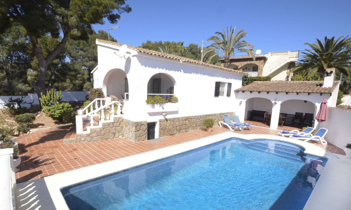 Benissa Coast Villa | Holiday rental home situated in Benissa (Costa Blanca) for maximum 5 people. This villa is located in a quite area, where you will enjoy the beautiful beaches lengthways the coast of Benissa.