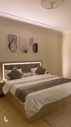 Hera Street Apartment | HomeSuiet