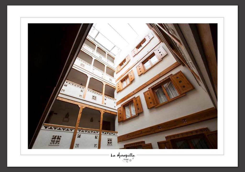 Miraflores de la Sierra Hotel | Hotel la Muñequilla
