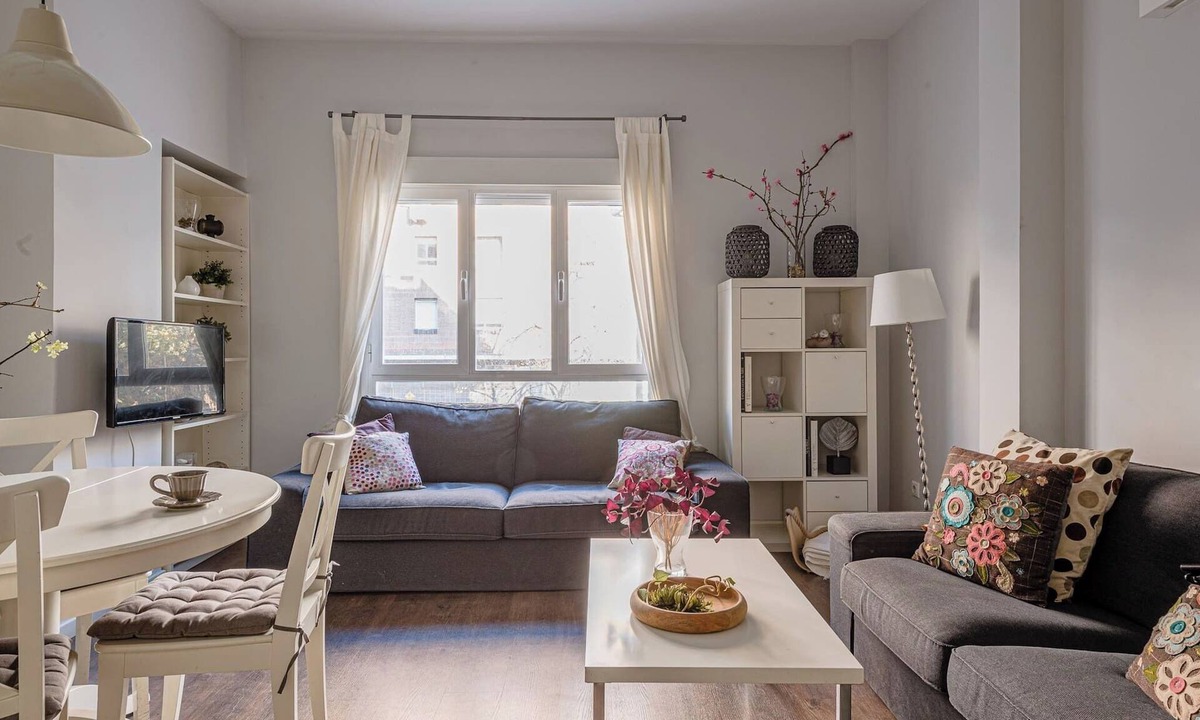 Cuatro Caminos Apartment | Housing Nuevos Ministerios I by Sharing Co