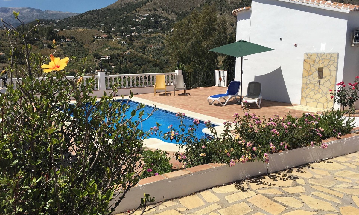 Competa Villa | Idyllic Country Villa with a pool, jacuzzi and BBQ set in the Competa mountains