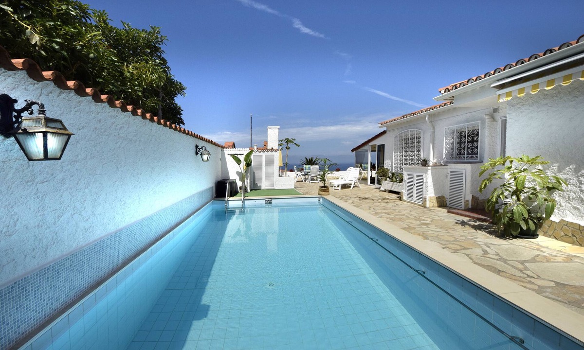 Los Realejos House | La Casita-very quiet location with stunning sea views and heated pool