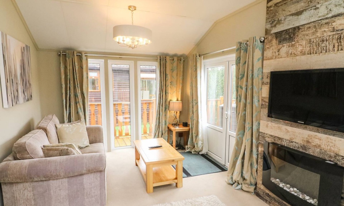 Tewitfield Cottage | Lakeside 12
