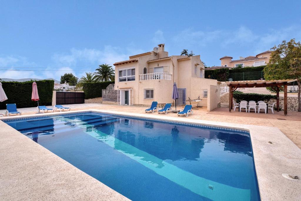 Empedrola Villa | Leuki