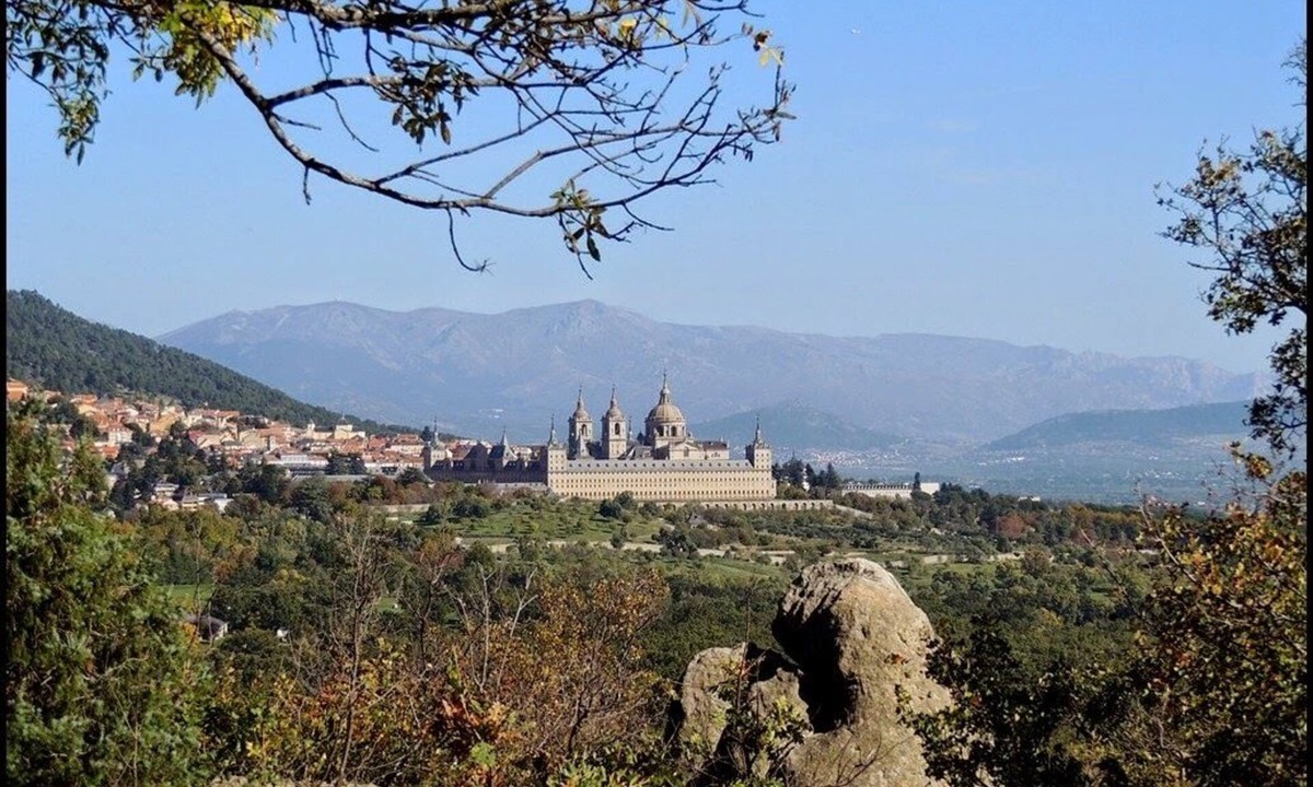 San Lorenzo de El Escorial Apartment | Loft of El Escorial. "Cultural tourism and activities in full nature".
