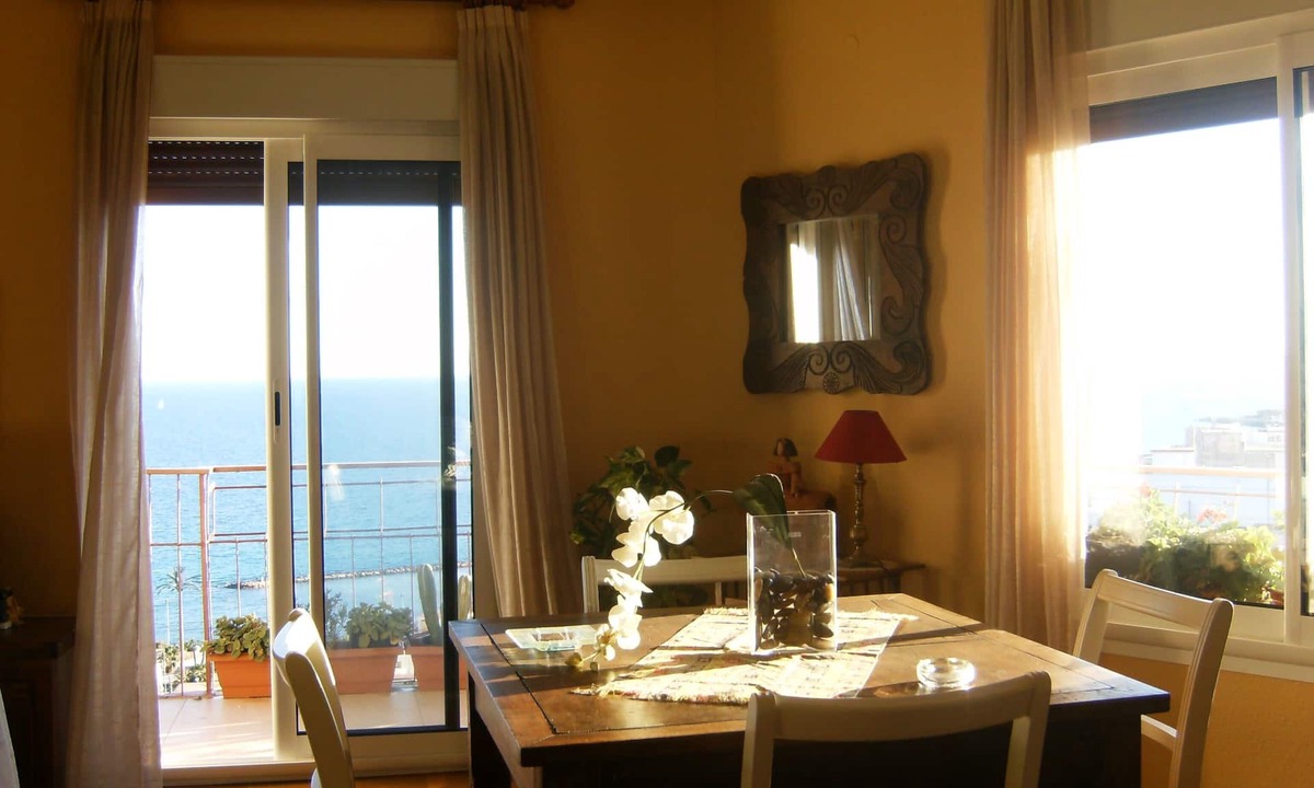 Vista Hermosa Apartment | Luxury apartment in the center of Alicante with sea views