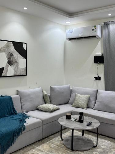 Ghirnatah Apartment | Luxury hotel suite with one bedroom and a living room