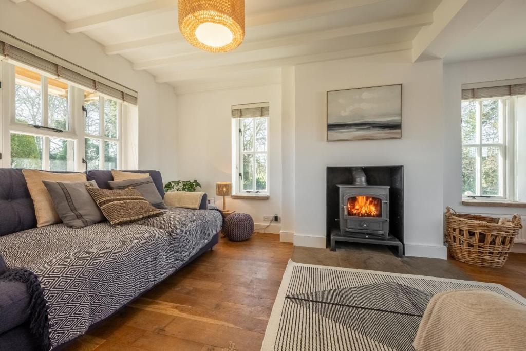 Docking House | Marigold Cottage
