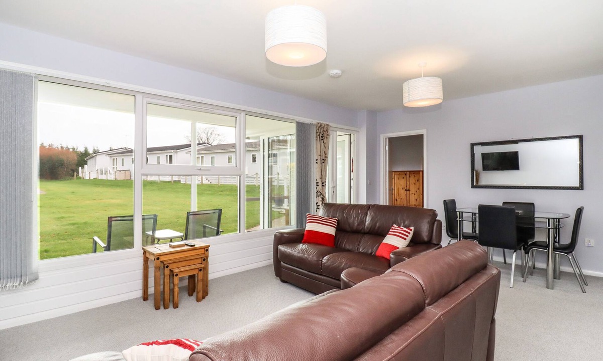 Oulton Broad Cottage | Marsh Bungalow