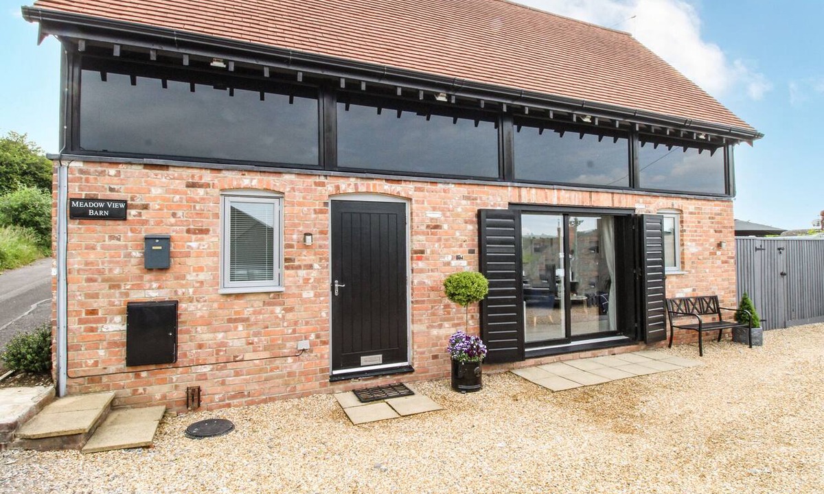 Bere Regis Cottage | Meadow View Barn