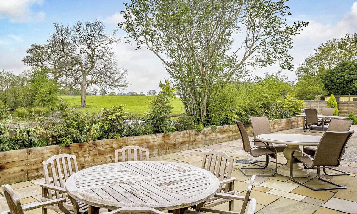 Congleton Apartment | Modern spacious barn conversion with stylish finish.