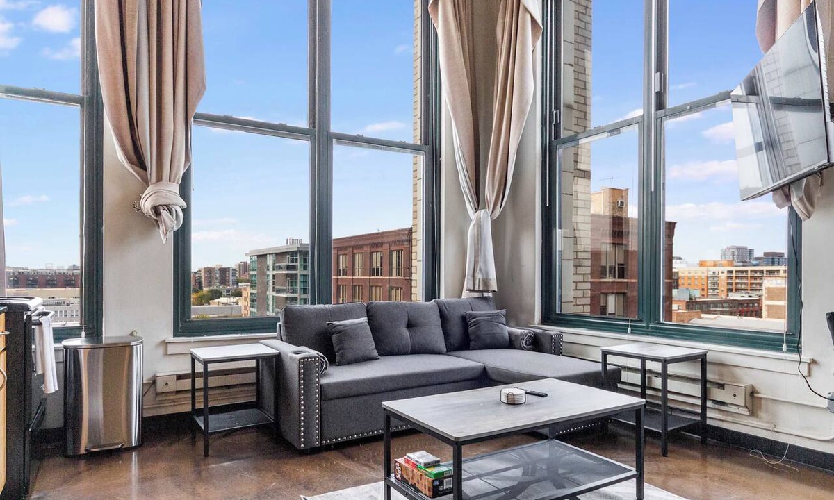West Loop Apartment | Modern West Loop Gem-City Views & Prime Location 1