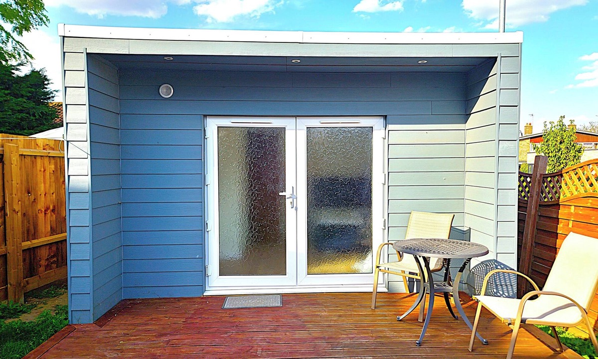 Milton Cabin | Open plan Studio with garden