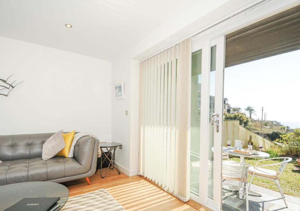 Downderry Apartment | Pebbles
