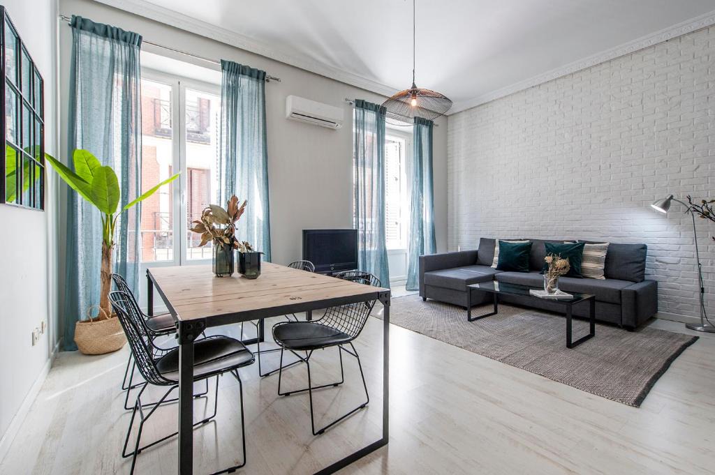 Cortes Apartment | Plaza de Cibeles