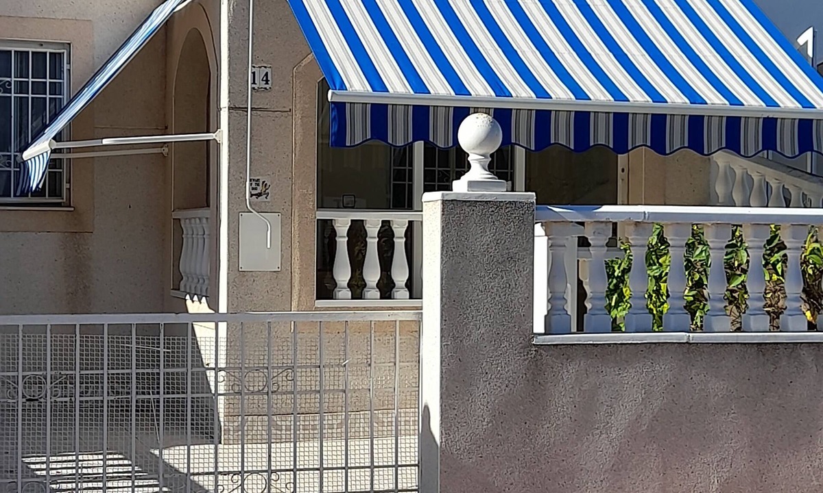 Torrevieja House | Private Bungalow with Solarium, Double and twin bedrooms