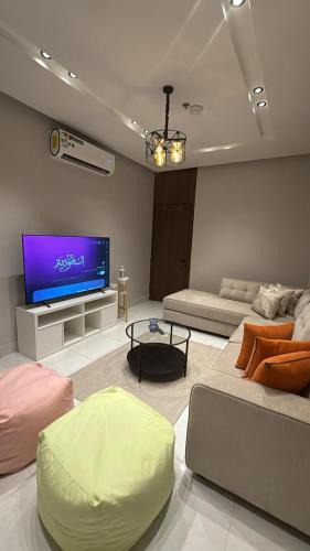 Dammam Apartment | Room and living room facing the sea