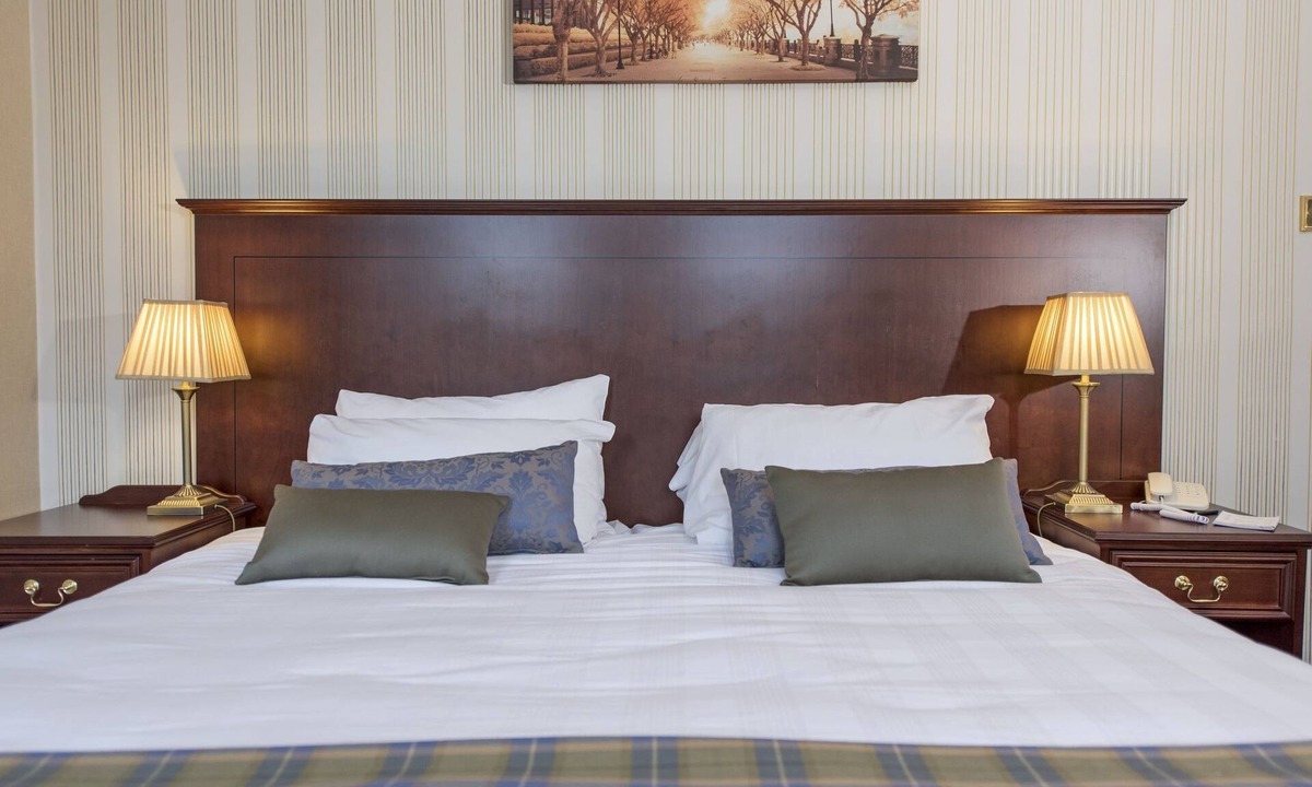 Perth Hotel | Salutation Hotel