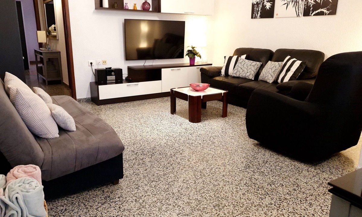 Ruzafa Apartment | Spacious and central apartment with terrace, very comfortable, for families.