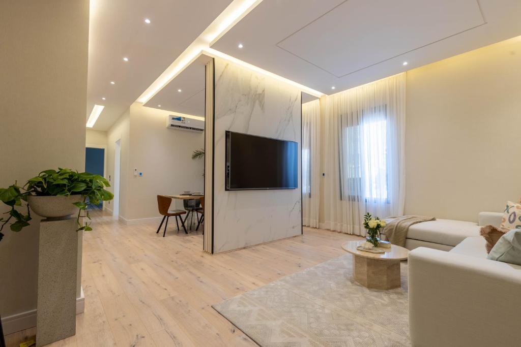 Riyadh Apartment | Spacious and Modern Apartment for Rent in Ergah, Riyadh
