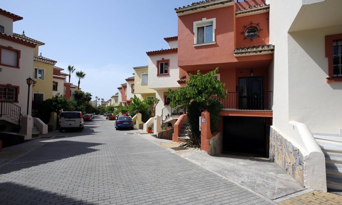 New Golden Mile House | Spacious Beachside House With Roof Jacuzzi, Private Garden & communal pool
