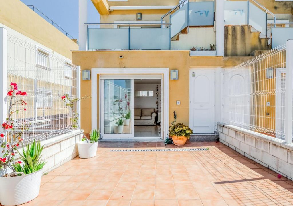 Oliva House | Spacious Holiday Home in Oliva with Swimming Pool