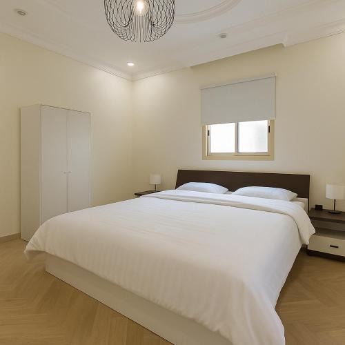Jeddah Apartment | Stylish 3BR Smart TV & Wi-Fi