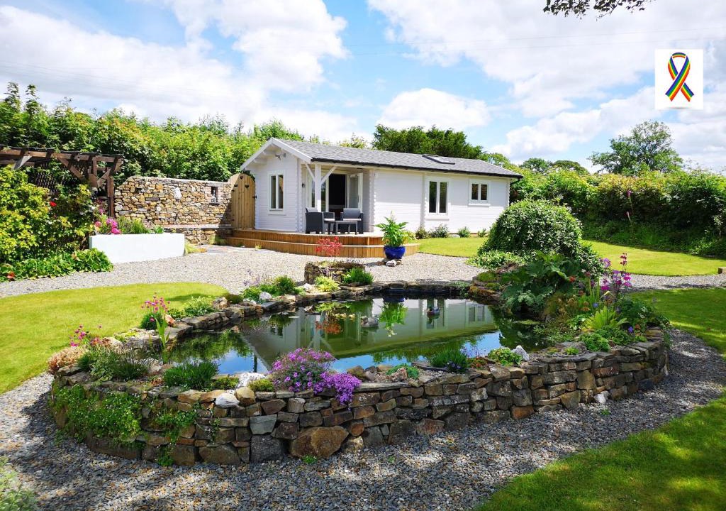 Llanfallteg House | Sunset Hideaway