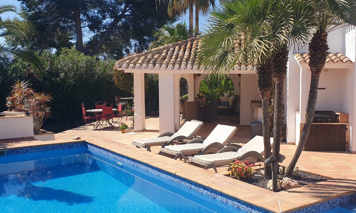 Arnella Villa | Superbly located Villa 4 mins walk to Moraira Center , Pla de Mar