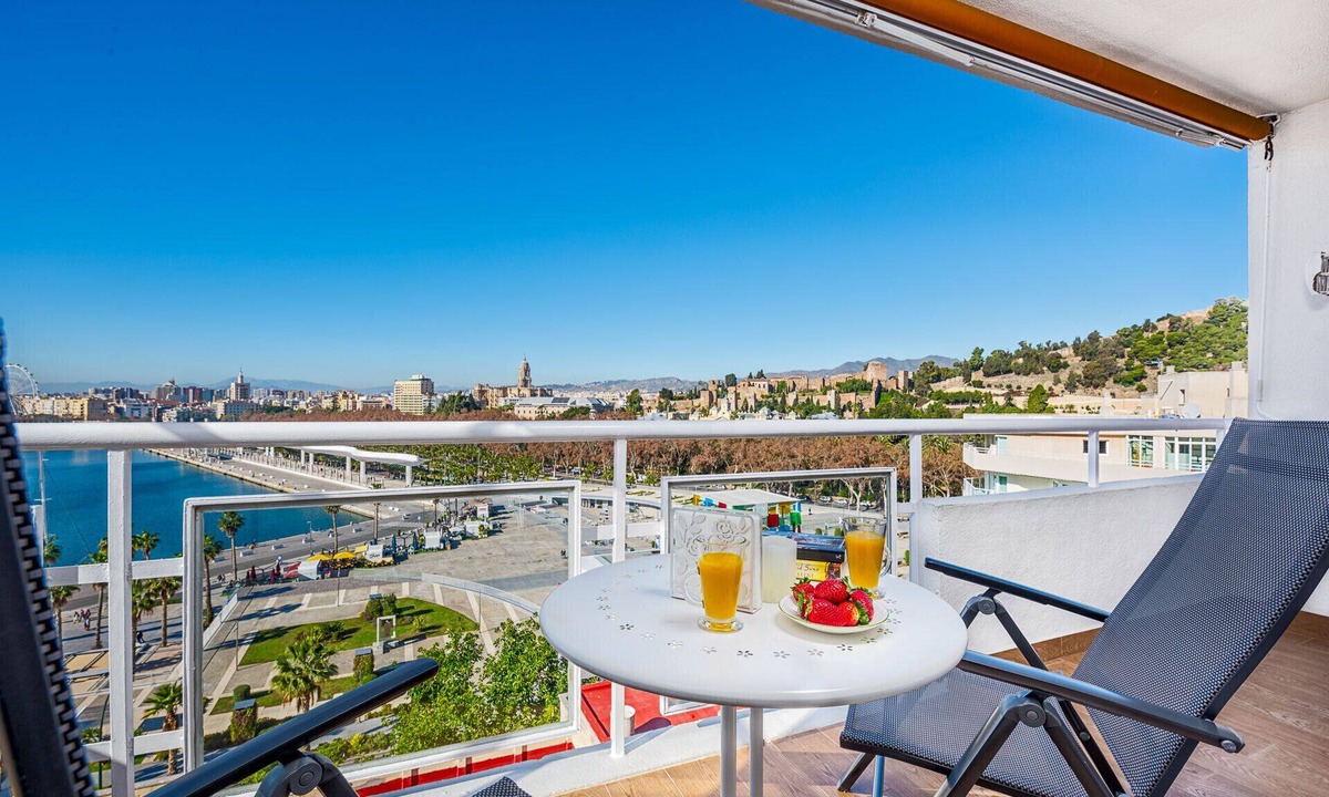 La Malagueta Apartment | Susana - Holiday home in Malaga by Solaga