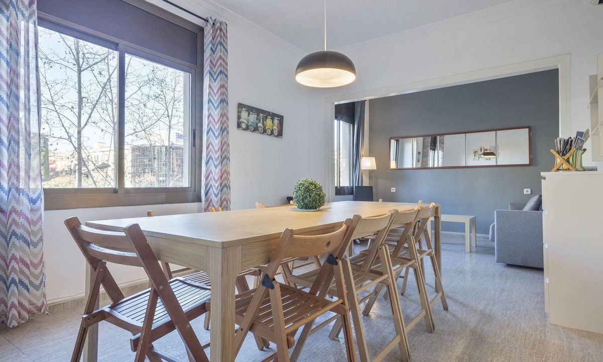 La Nova Esquerra de l'Eixample Apartment | Tarradellas 3, para 10 Personas