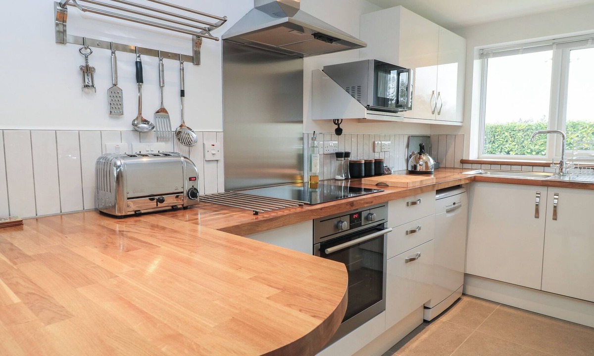 Potterne Cottage | The West Wing
