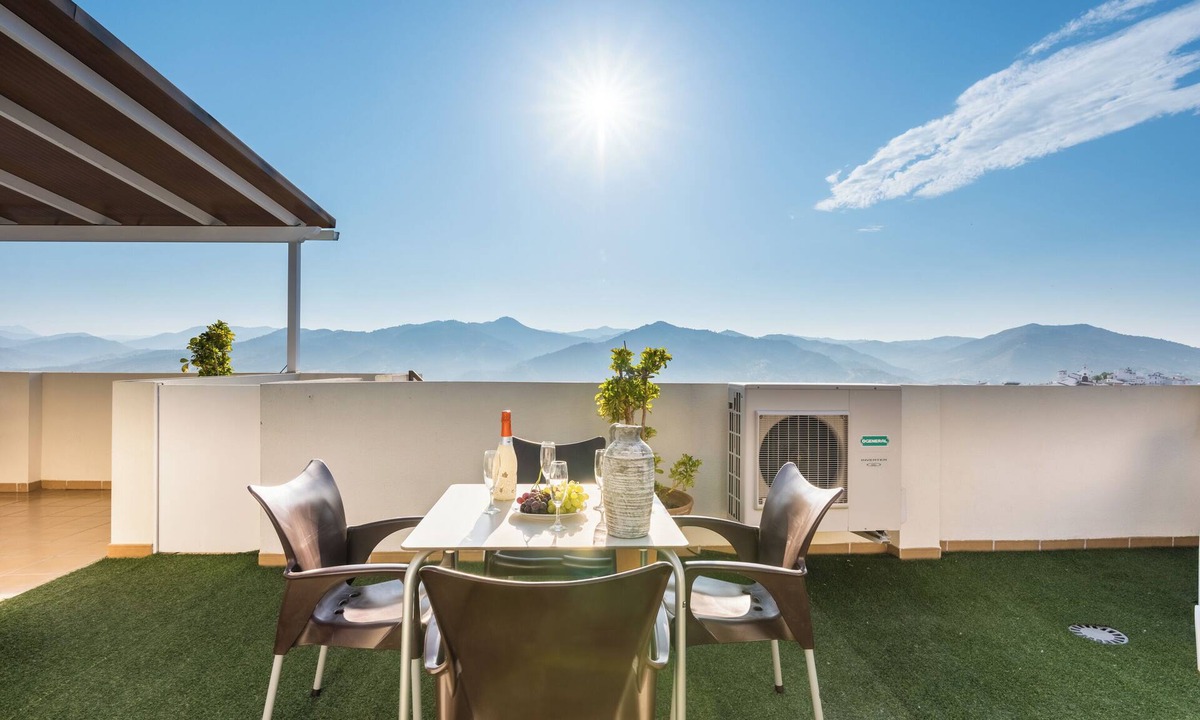 Alora House | Vacation Home "Mirador Del Guadalhorce" with Lake View, 2 Private Terraces & Wi-Fi