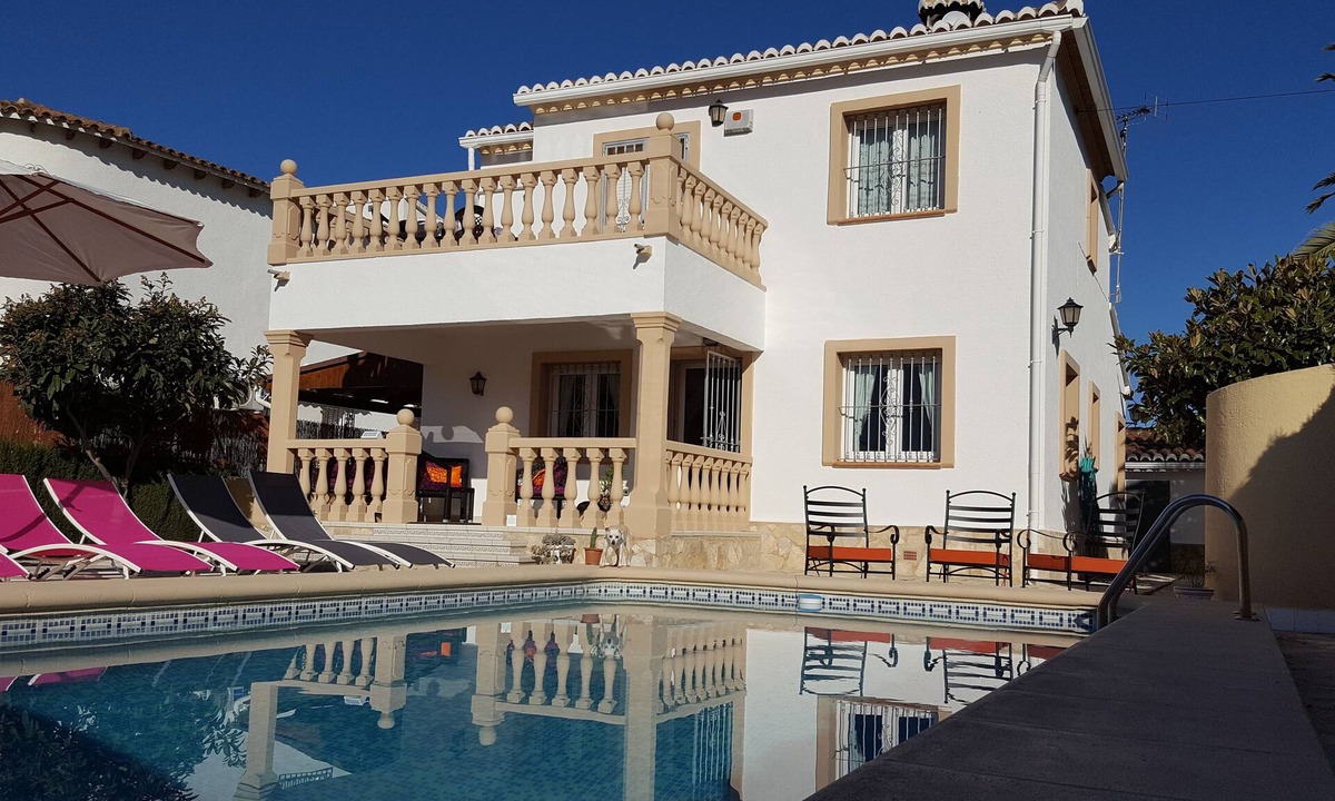 Els Poblets Villa | Vacation home with private pool, 2 bedrooms, WiFi, air conditioning, free parking