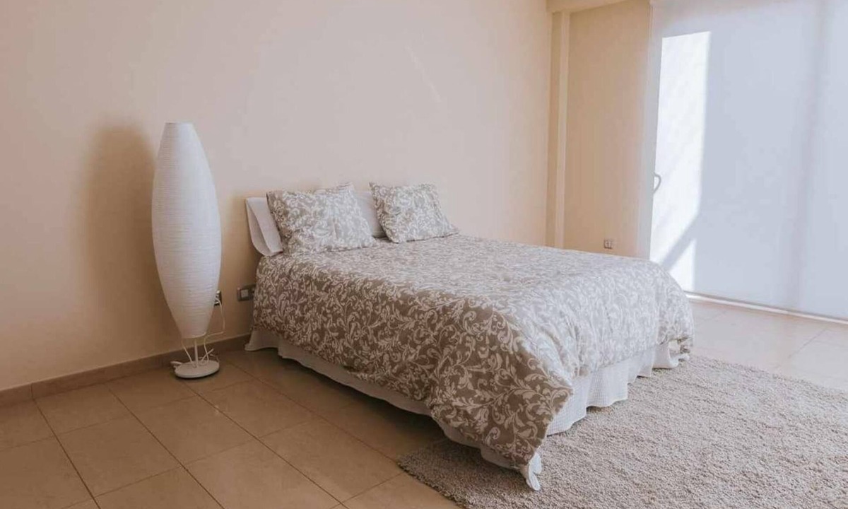 Vegueta Apartment | Vacation 'Urban Paradise 2' with Balcony, Wi-Fi and Air Conditioning