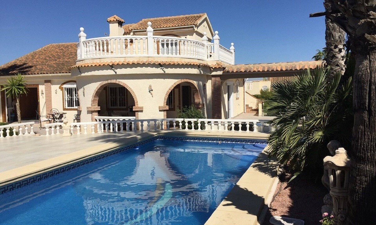 Puerto Marino Villa | Villa 7 people with private pool and beautifully kept garden in Santa Pola