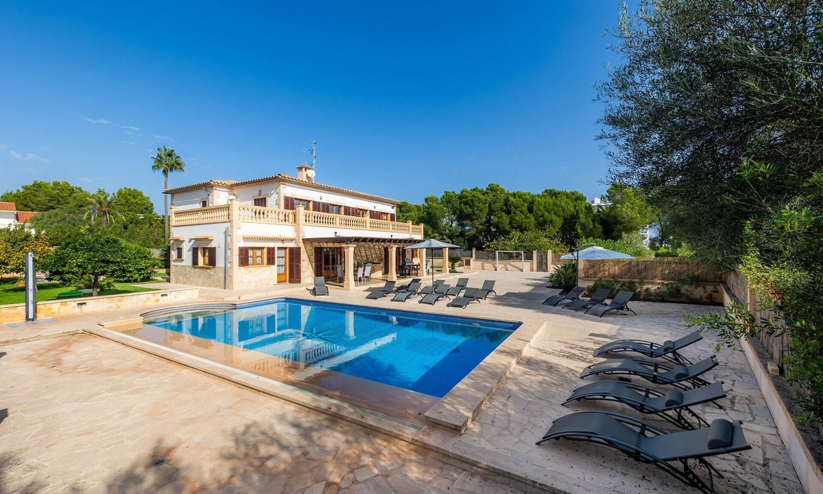 Calas de Mallorca House | Villa Can Tosam Meiga with Wi-Fi, Pool, Terraces & Balcony
