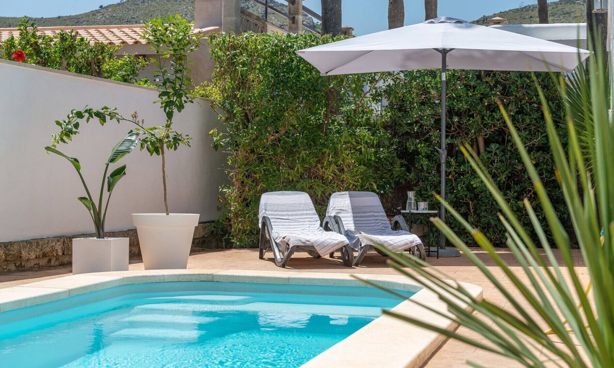 Alcudia Ski Chalet | Villa Claudine, 800 meters from the beach with pool, for 6 People