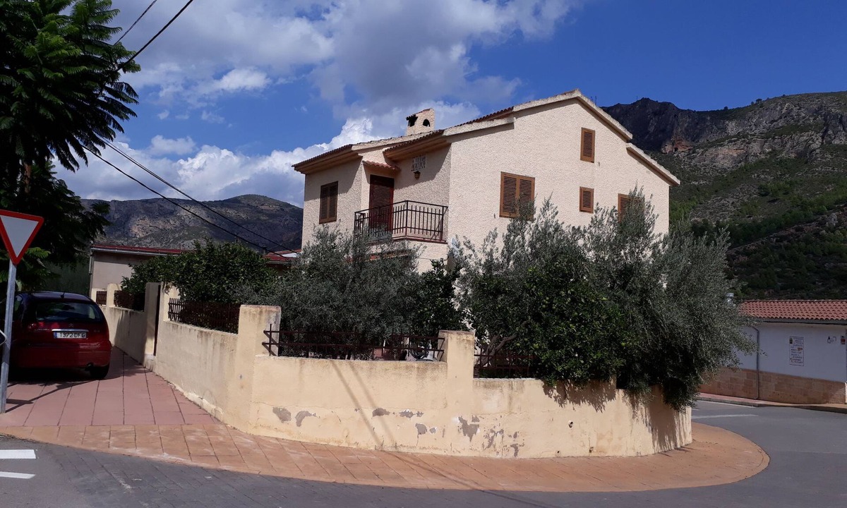 Argelita Villa | Villa landscaped halfway between the sea and the high mountain