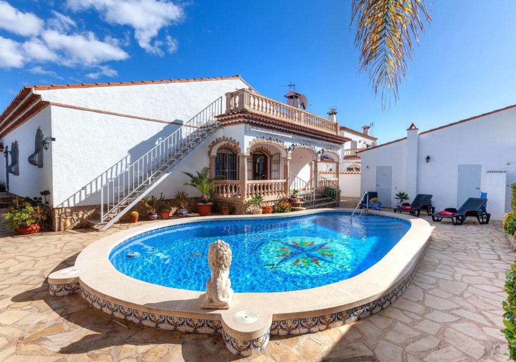 Miami Platja Villa | Villa Rustical Mont Roig by Interhome