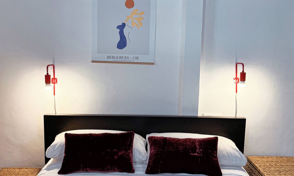 Godella Ski Chalet | Villa with luxurious swimming pool 10' from Valencia