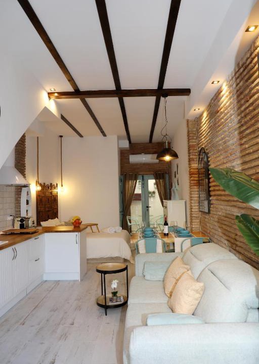 El Cabanyal Apartment | VINTAGE loft apartment Beach, private TERRACE Wifi