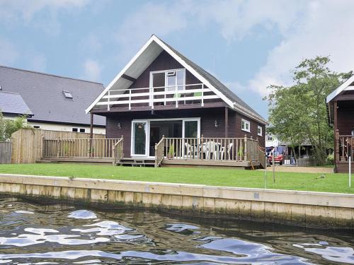 Horning House | Watersedge - E1106