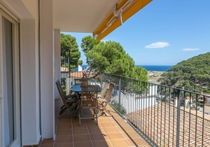 2 bedroom apartment with sea views & terrace, 2 minutes walking to Sa Tuna in Begur (H44)