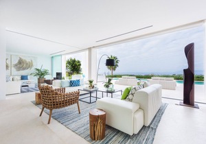 4 bedrooms villa in front of the sea with lift, garage and garden