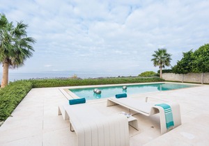 4 bedrooms villa in front of the sea with lift, garage and garden
