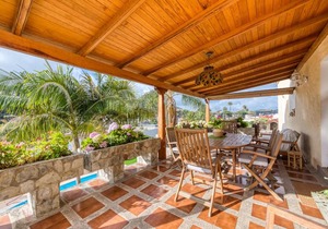 5BR Home - Pool Parking & Tennis Court